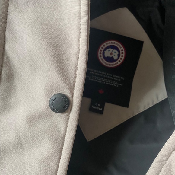 Canada Goose Parka - Picture 5 of 12